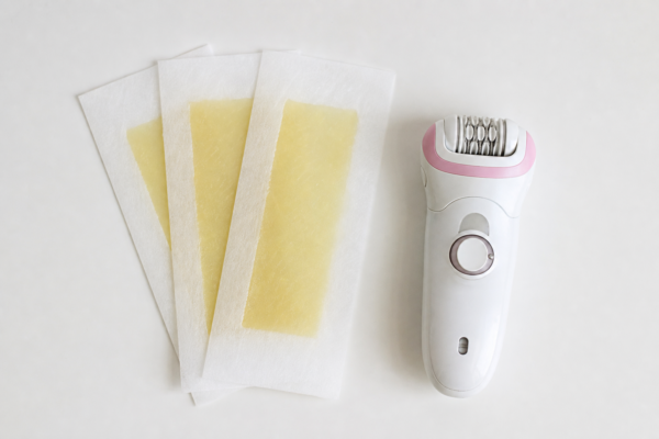Epilare cu ceară sau epilator: ce variantă alegi
