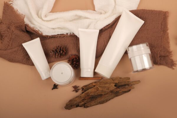 Trucul „less is more” pentru skincare: cum construiești o rutină eficientă din doar câteva produse