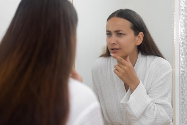 Exfoliere prea frecventă: cum recunoști iritația și simplifici rutina