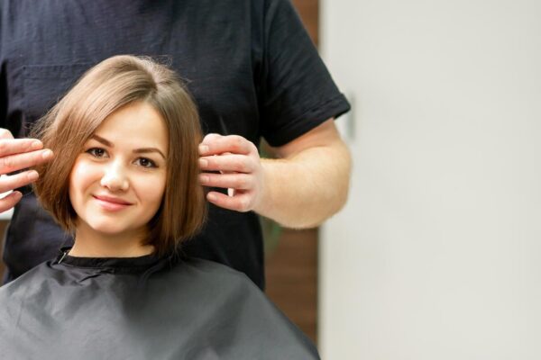 Tunsori pentru păr fin și drept: variante care cer puțină coafare