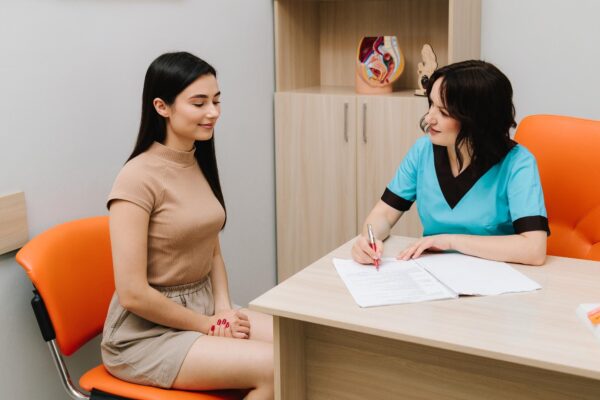 7 întrebări de pus ginecologului dacă ai menstruații abundente